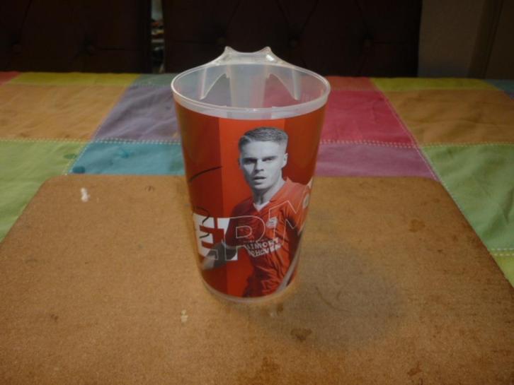 Mooie drinkbeker met Joey Veerman erop en is in goede staat, Verzamelen, Sportartikelen en Voetbal, Zo goed als nieuw, Overige typen