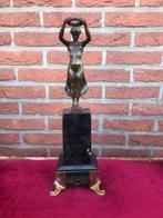 bronzen beeld, klassieke dame met lauwerkrans, Ophalen of Verzenden, Brons