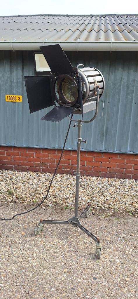 Industriële filmlamp, theaterspot Mole Richardson type 410., Huis en Inrichting, Lampen | Vloerlampen, Gebruikt, 150 tot 200 cm