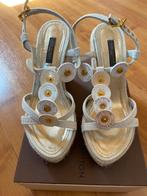 Originee Louis Vuitton wedges maat 36, Kleding | Dames, Schoenen, Beige, Ophalen of Verzenden, Zo goed als nieuw, Schoenen met hoge hakken