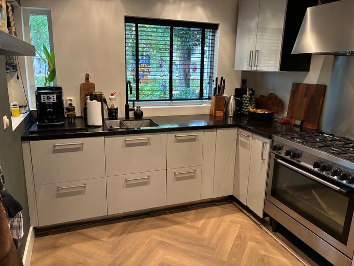 IKEA keuken hoogglans lichtgrijs, Huis en Inrichting, Keuken | Complete keukens, Gebruikt, Overige typen, Grijs, Overige materialen