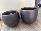 Twee grijze/aubergine bloempotten, Tuin en Terras, Ophalen, Kunststof, Gebruikt, Rond