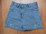 Brooker jeanswear collectie - korte spijkerbroek met bloemen, Broek, Gebruikt, Meisje, Ophalen of Verzenden