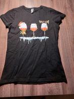 Kerst T-Shirt - Drie Kerst Wijnglazen - Maat S, Diversen, Kerst, Ophalen of Verzenden, Nieuw