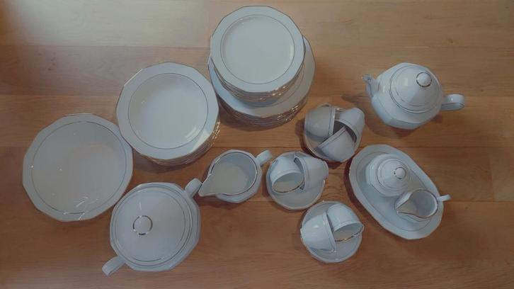 Compleet 9 Delig Wit Porselein Servies Winterling., Huis en Inrichting, Keuken | Servies, Zo goed als nieuw, Bord(en), Overige stijlen