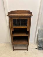 Kastje met glas in lood, Ophalen