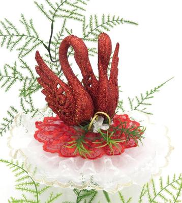 Prachtige rode zwanenpaar taarttopper. beschikbaar voor biedingen