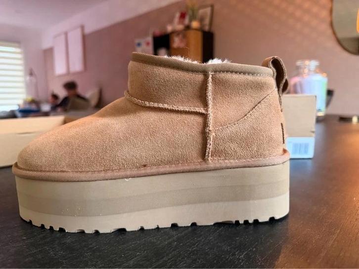 Uggs Classic Ultra Mini Platform - Maat 40, Kleding | Dames, Schoenen, Nieuw, Lage of Enkellaarzen, Bruin, Ophalen of Verzenden