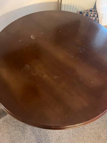 Houten Eettafel - Rond beschikbaar voor biedingen