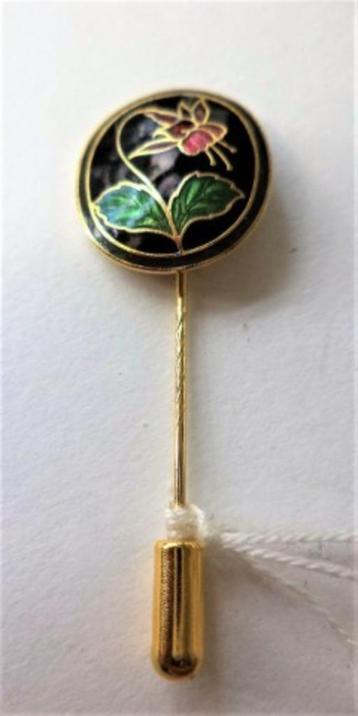 FISH cloisonne broche, pin Fuchsia, 22 kt (7466-1163) beschikbaar voor biedingen