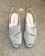 In redelijke staat verkerende damesschoen met hak Medicus, Schoenen met lage hakken, Medicus, Ophalen of Verzenden, Grijs