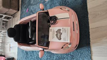 Fiat 500 kinderauto roze met oplader. Bijna niet gebruikt beschikbaar voor biedingen