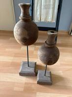 2 grote houten bol kandelaars op ijzeren voet, Huis en Inrichting, Ophalen of Verzenden, Zo goed als nieuw, Metaal, 50 tot 75 cm