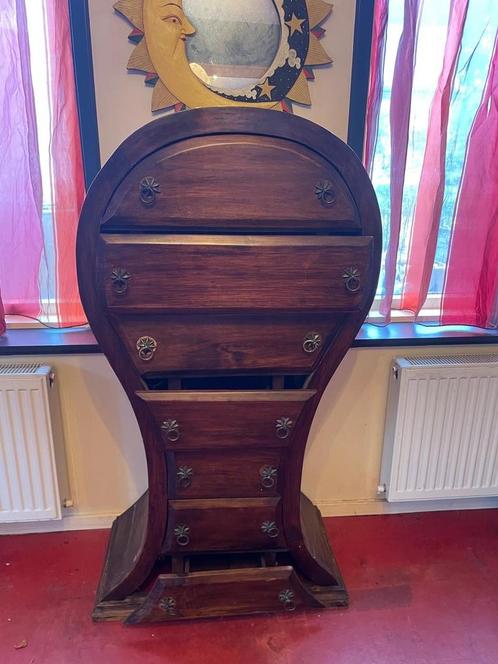 Unieke vintage houten kast met gebogen vormgeving, Antiek en Kunst, Antiek | Meubels | Kasten, Ophalen
