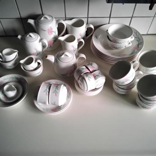 Villeroy en boch melody eierdopjes,borden,soepkommen enz., Huis en Inrichting, Keuken | Servies, Zo goed als nieuw, Bord(en), Overige stijlen