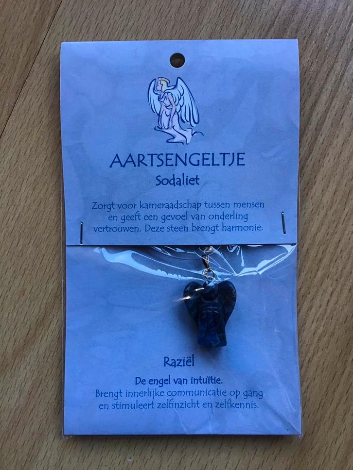 Hanger Aartsengeltje Sodaliet Raziël (nieuw in verpakking), Sieraden, Tassen en Uiterlijk, Kettinghangers, Nieuw, Steen of Mineraal