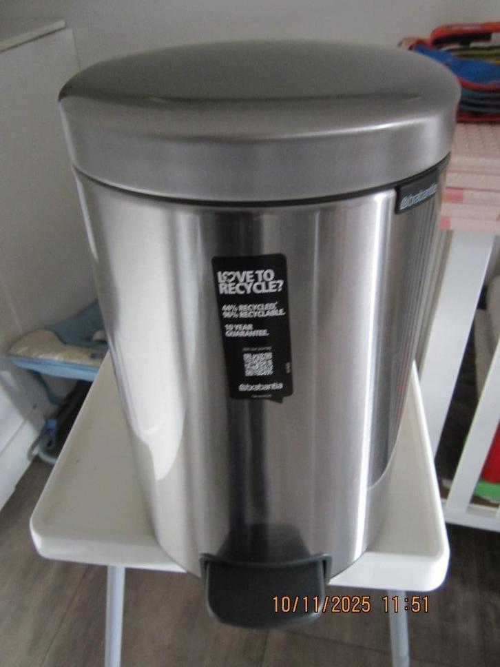 Brabantia - RVS Pedaalemmer - 12 liter - nieuw in doos, Huis en Inrichting, Woonaccessoires | Prullenbakken, Nieuw, Metaal, 50 tot 75 cm