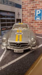 Mercedes benz 300 (SL)1954 Schaal 1.24 Bburago  Made Italy, Hobby en Vrije tijd, Modelauto's | 1:24, Ophalen of Verzenden, Bburago