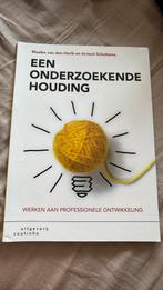 Maaike van den Herik - Een onderzoekende houding, Maaike van den Herik; Arnout Schuitema, Ophalen of Verzenden, Zo goed als nieuw