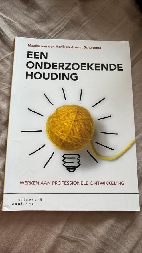 Maaike van den Herik - Een onderzoekende houding, Boeken, Schoolboeken, Zo goed als nieuw, Nederlands, Overige niveaus, Ophalen of Verzenden