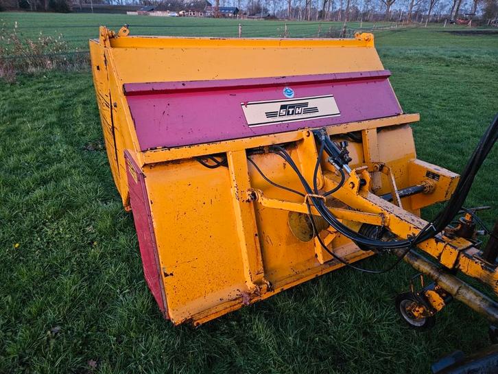 STH bladveegmachine, Zakelijke goederen, Agrarisch | Werktuigen, Ophalen