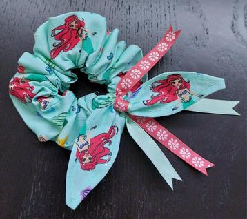 nieuw- Ariel scrunchie/ haarelastiek ( met strikje/lintjes) beschikbaar voor biedingen