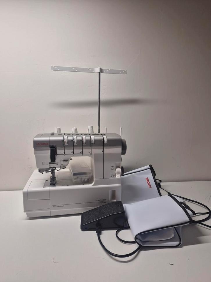 Janome CoverPro 3000 Coverlockmachine incl bonus pack, Hobby en Vrije tijd, Naaimachines en Toebehoren, Zo goed als nieuw, Lockmachine