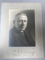 Oude foto van een priester, 1930, Ophalen of Verzenden
