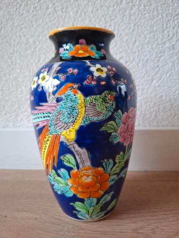 Japanse porseleinen vaas met vogels beschikbaar voor biedingen