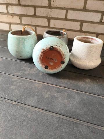Set van 4 kleine bloempotten van brynxz beschikbaar voor biedingen