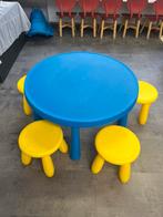 Blauwe ronde tafel + 4 gele krukjes, Ophalen, Zo goed als nieuw