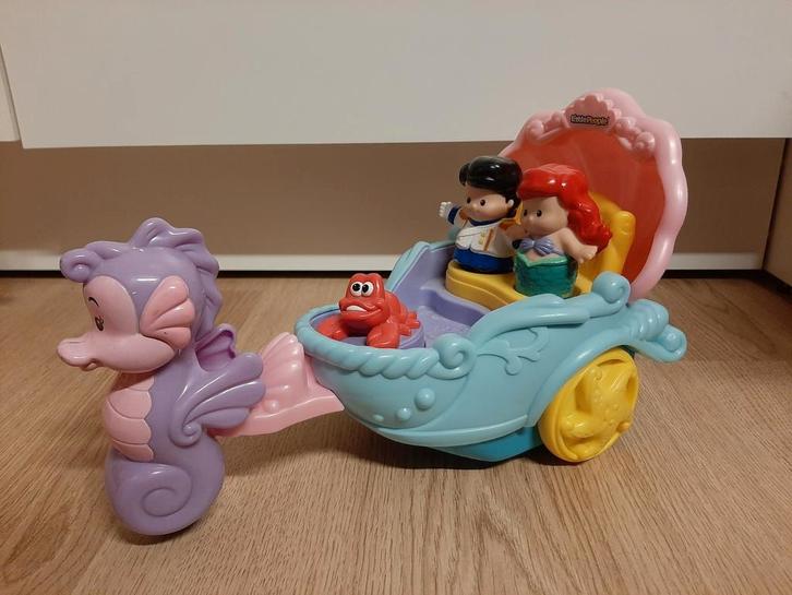 Little people Ariel de kleine zeemeermin wagen, Verzamelen, Disney, Zo goed als nieuw, Beeldje of Figuurtje, Winnie de Poeh of vrienden