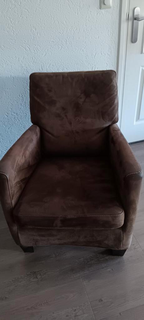 2 bruine suède fauteuils, ook per stuk te koop, Huis en Inrichting, Fauteuils, Zo goed als nieuw, Leer, 50 tot 75 cm, Minder dan 75 cm