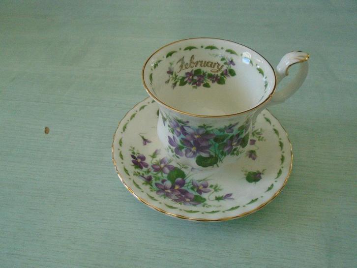 royal albert flowers of the month, uitzoeken, Huis en Inrichting, Keuken | Servies, Zo goed als nieuw, Kop(pen) en/of Schotel(s)