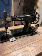 PFAFF Klasse 11– een oude trapnaaimachinemet met tafel, Antiek en Kunst, Antiek | Naaimachines, Ophalen of Verzenden