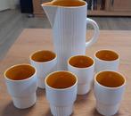 Melkan met 6 bekers van Potterie de Driehoek Huizen, Ophalen of Verzenden