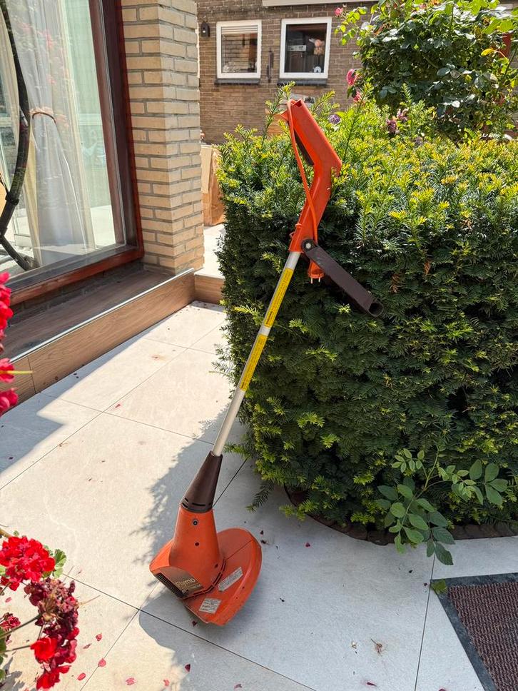 Elektrische grastrimmer – werkt goed (zonder nylondraad), Tuin en Terras, Grastrimmers, Gebruikt, Elektrisch, 10 tot 30 cm, Ophalen