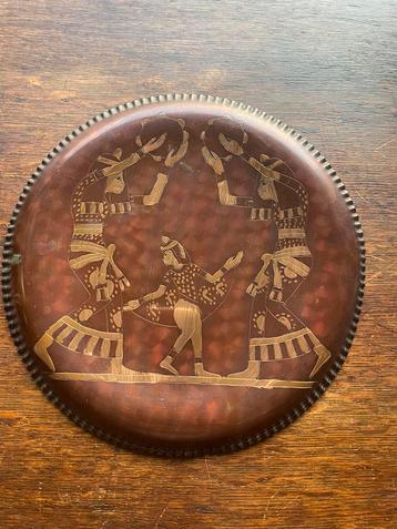 Oude Egyptische wanddecoratie van messing beschikbaar voor biedingen