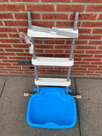 Trapje zwembad Intex met voetenbad beschikbaar voor biedingen