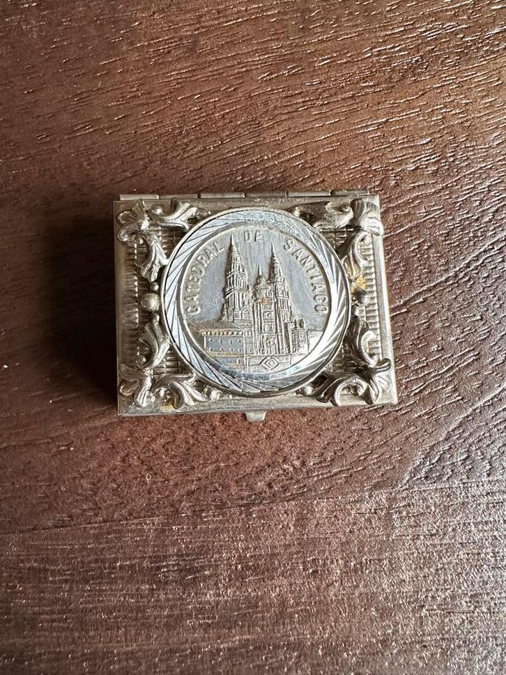 Verzilverd Pillendoosje Kathedraal Santiago, Antiek en Kunst, Antiek | Overige Antiek, Ophalen of Verzenden