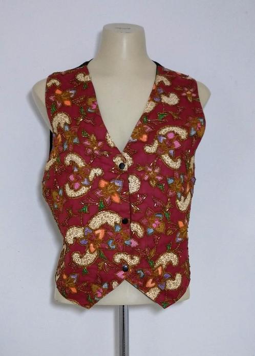 Donkerrood gilet met dessin en kraaltjes (handwerk) Mim-Pi, Kleding | Dames, Jasjes, Kostuums en Pakken, Zo goed als nieuw, Maat 38/40 (M)