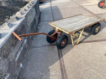 Platte transportkaren 150x90cm en trekstang beschikbaar voor biedingen