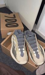 Yeezy 700 V3, Kleding | Heren, Schoenen, Ophalen of Verzenden, Nieuw, Wit, Sneakers of Gympen