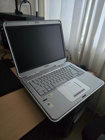 2003 vintage Compaq R3200 Athlon XP / GeForce4 beschikbaar voor biedingen