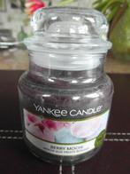YANKEE CANDLE Geurkaars  "BERRY MOCHI"  Small Jar, Overige materialen, Overige kleuren, Nieuw, Ophalen of Verzenden