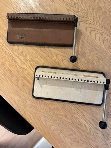 Vintage 23-rings perforators. Stevig metaal (2 stuks) beschikbaar voor biedingen