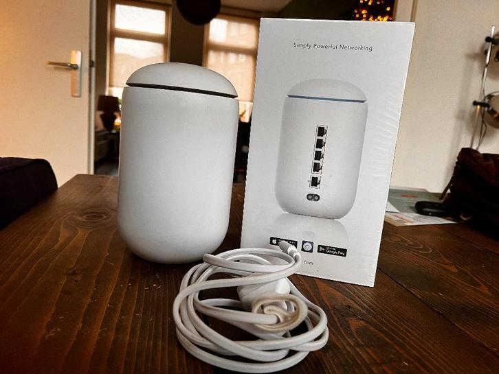 Ubiquity Unifi Dream Machine (UDM), Computers en Software, Routers en Modems, Gebruikt, Router, Ophalen of Verzenden