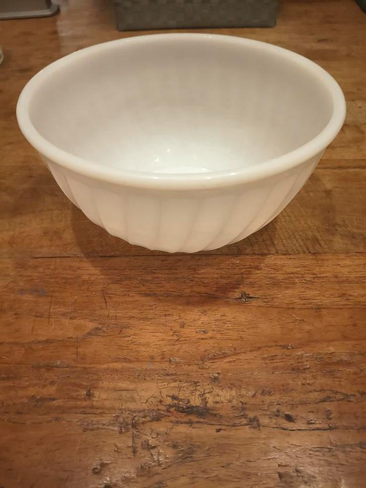 Fire King Oven Schaal - Swirl Design, Huis en Inrichting, Woonaccessoires | Schalen en Manden, Rond, Porselein of Keramiek, Ophalen of Verzenden