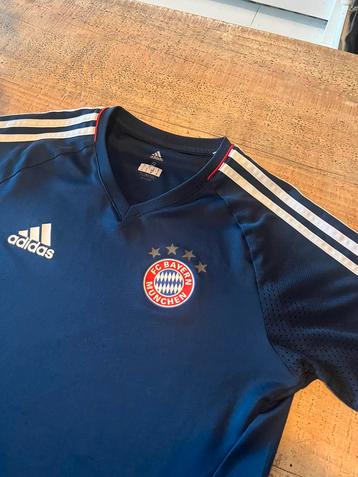 FC Bayern munchen trainings shirt - Maat S beschikbaar voor biedingen
