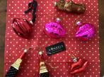 Vondel kerstbal lipstick mond en andere mond en bruin hondje, Diversen, Kerst, Ophalen of Verzenden, Gebruikt